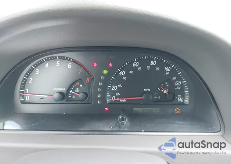 2002 Toyota Camry Le z USA, uszkodzony, nr VIN 4T1BE32K92U029451